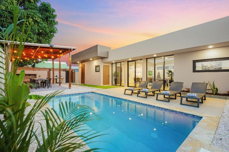 Aruba Escape Spacious 5BR Villa for 12 by Bocobay - image 45