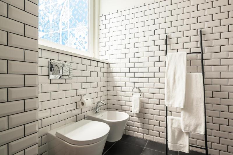 Deluxe Two Bedroom Apartment image 2