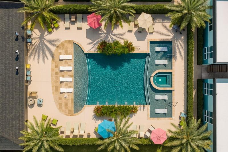 LongStayDiscount poolgymbbq KINGbed theHeights - image 6