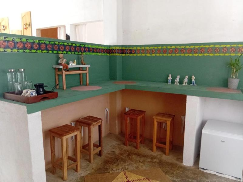 Barefoot Inn Kandy - image 5