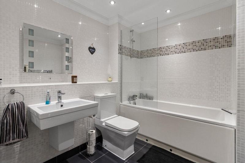 Torquay Bayview Retreat - Couples Romantic Escape - image 11