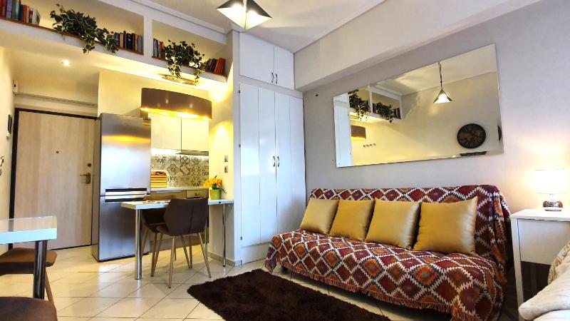 Cozy Apartment in the Heart of Athens 8-1 - image 11