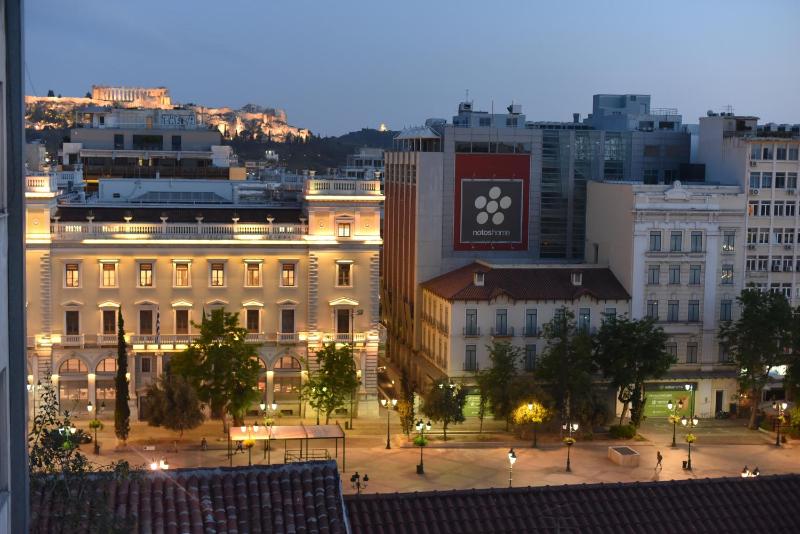 Cozy Apartment in the Heart of Athens 8-1 - image 14