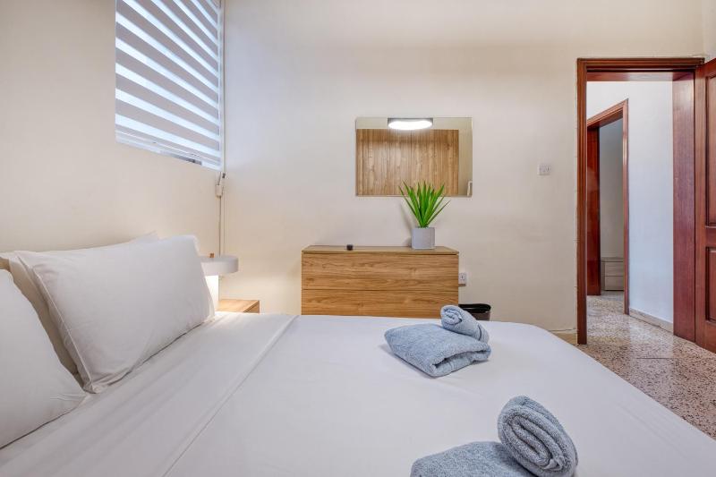 Spacious traditional 3 bedroom house with yard JBAR1-1 - image 13