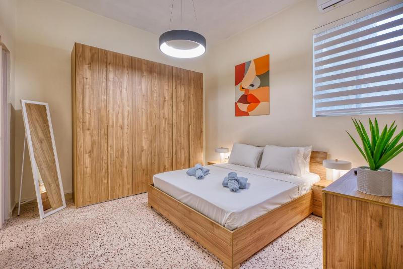 Spacious traditional 3 bedroom house with yard JBAR1-1 - image 12