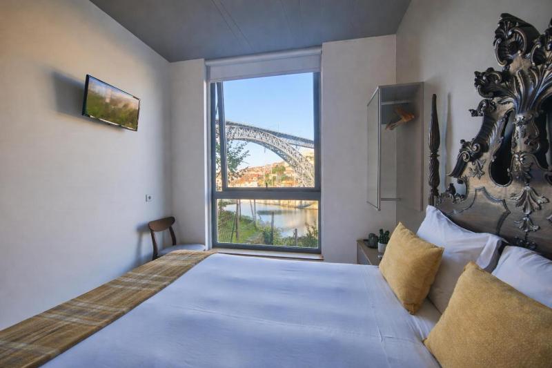 Bridge It - Suites & Views - image 34