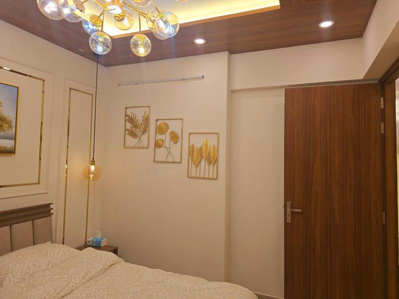 LS Luxurious apartment with cosy stay - image 27