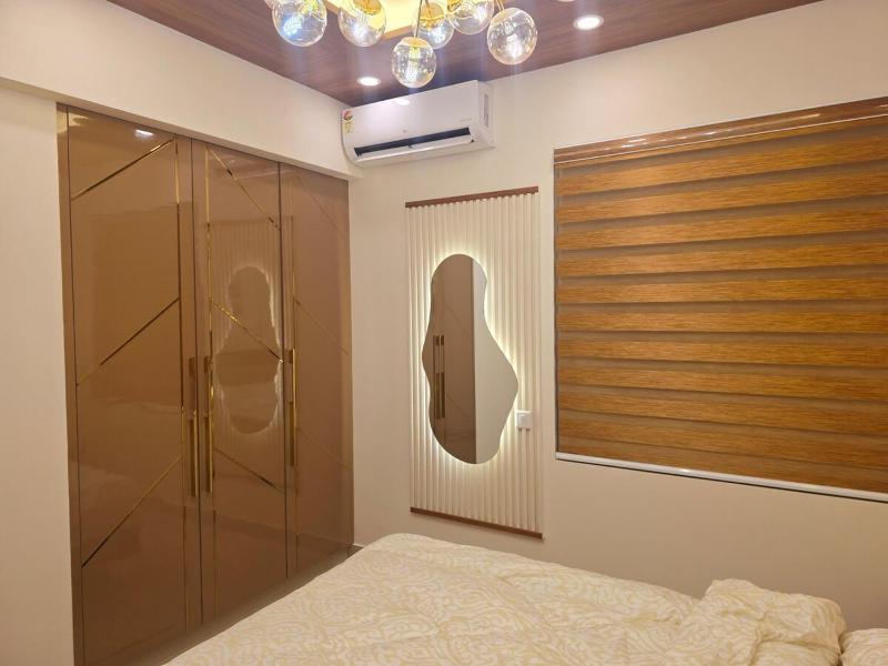 LS Luxurious apartment with cosy stay - image 24