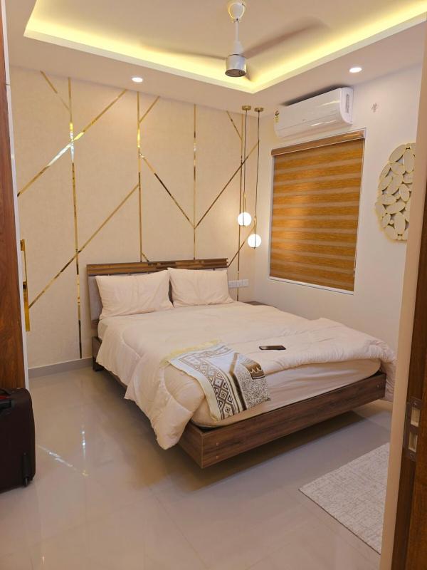 LS Luxurious apartment with cosy stay - image 20