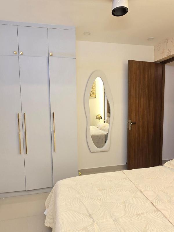 LS Luxurious apartment with cosy stay - image 19