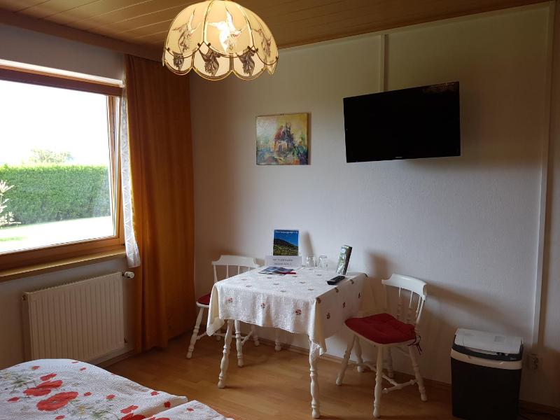 Twin Room with Mountain View image 3