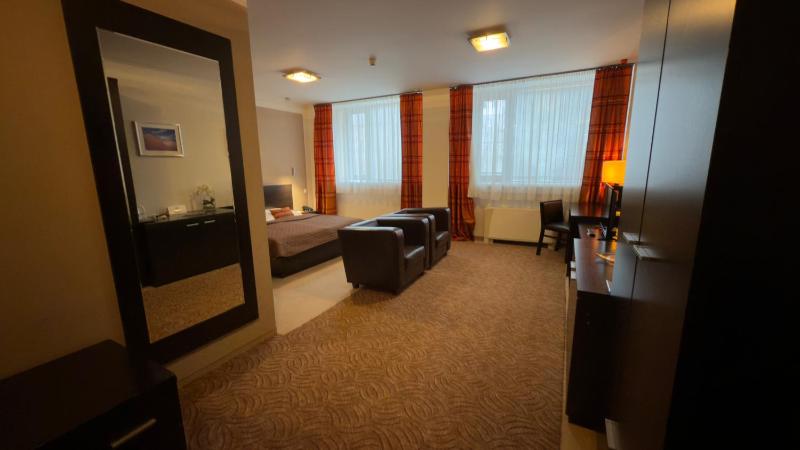 Aston Hotel - image 16