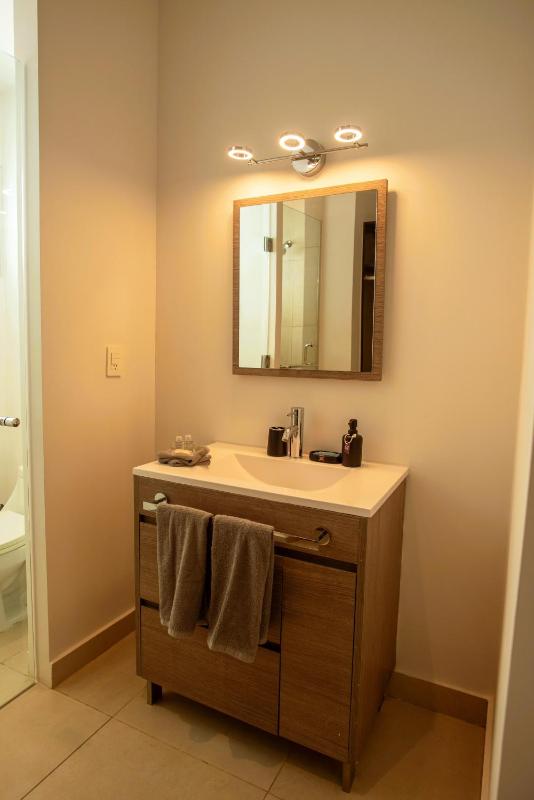 Cozy elegant 2BR Via Montejo steps to US Consulate - image 7