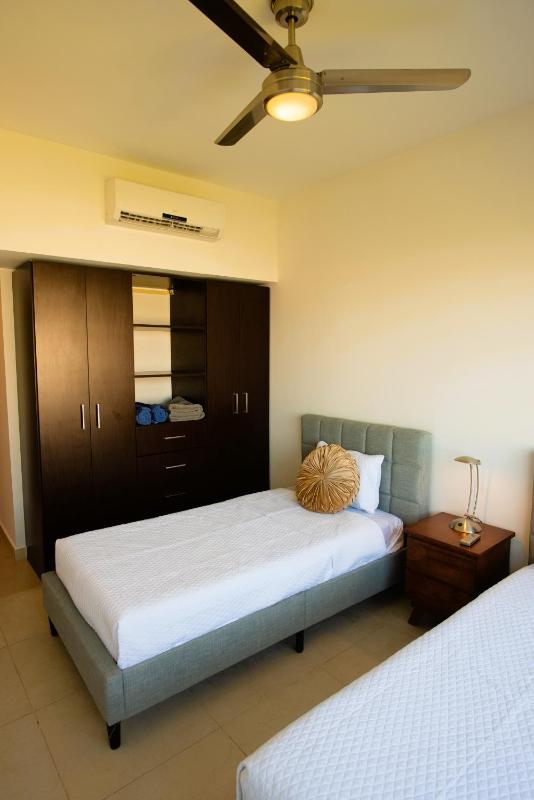 Cozy elegant 2BR Via Montejo steps to US Consulate - image 12