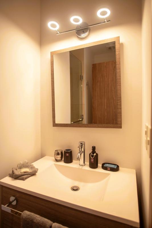 Cozy elegant 2BR Via Montejo steps to US Consulate - image 15