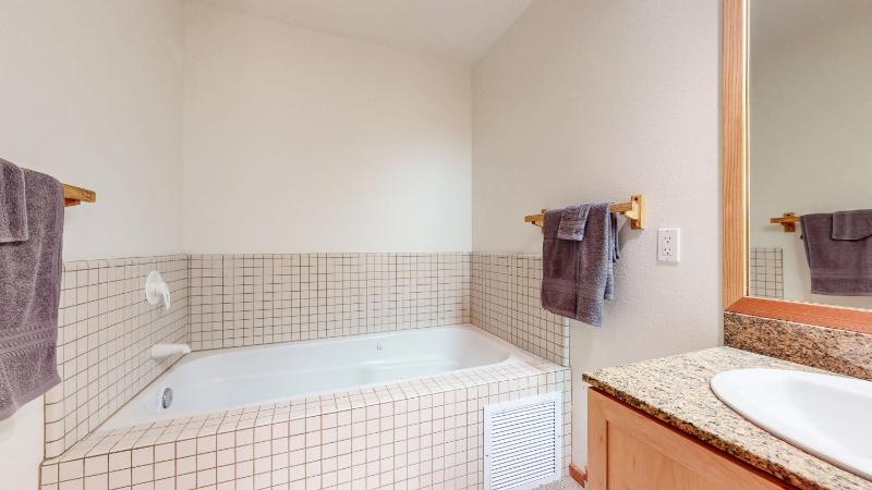 Snowcreek V #819 condo - image 11
