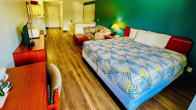 Studio 6 Suites Portland OR- I-5/OHSU - image 10