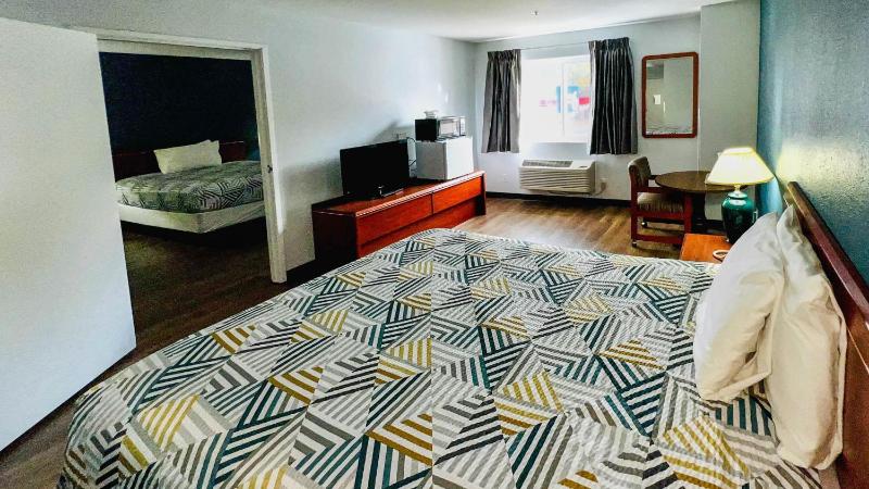 Studio 6 Suites Portland OR- I-5/OHSU - image 20
