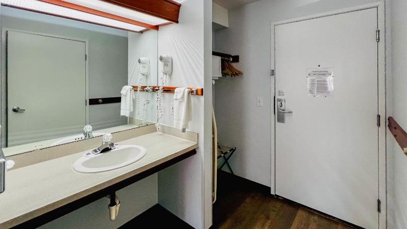 Studio 6 Suites Portland OR- I-5/OHSU - image 24