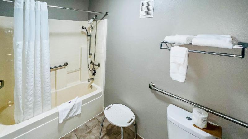 Studio 6 Suites Portland OR- I-5/OHSU - image 12