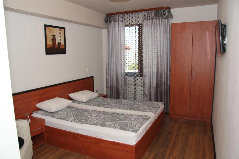 Double Room image 2