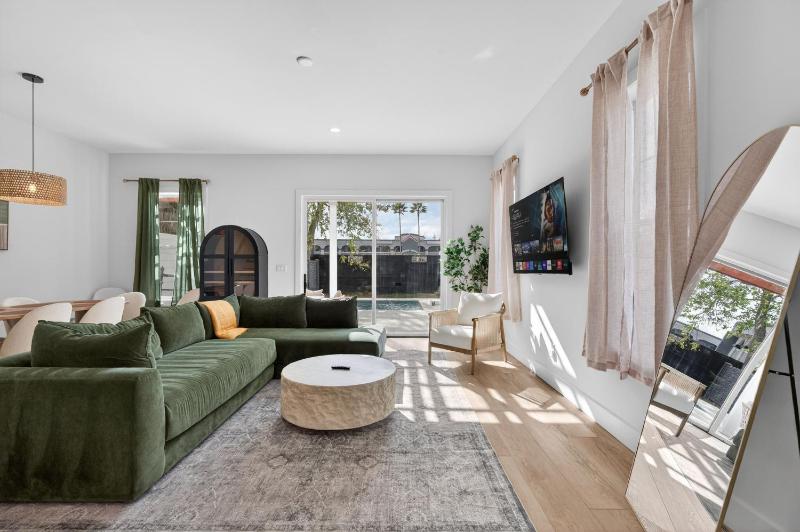 Townhomes with Pool and Game Room by Isla Dorada - image 6