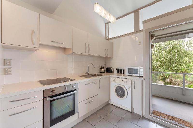 Lake Terrace Apartment - image 9