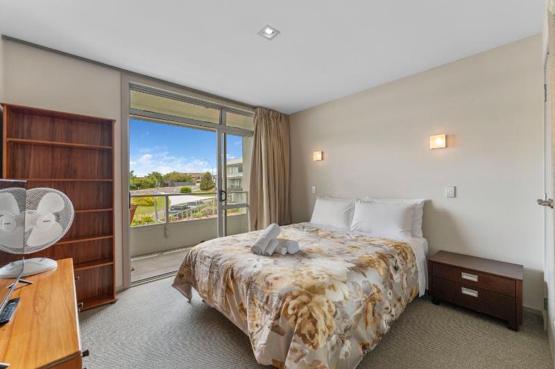 Lake Terrace Apartment - image 14