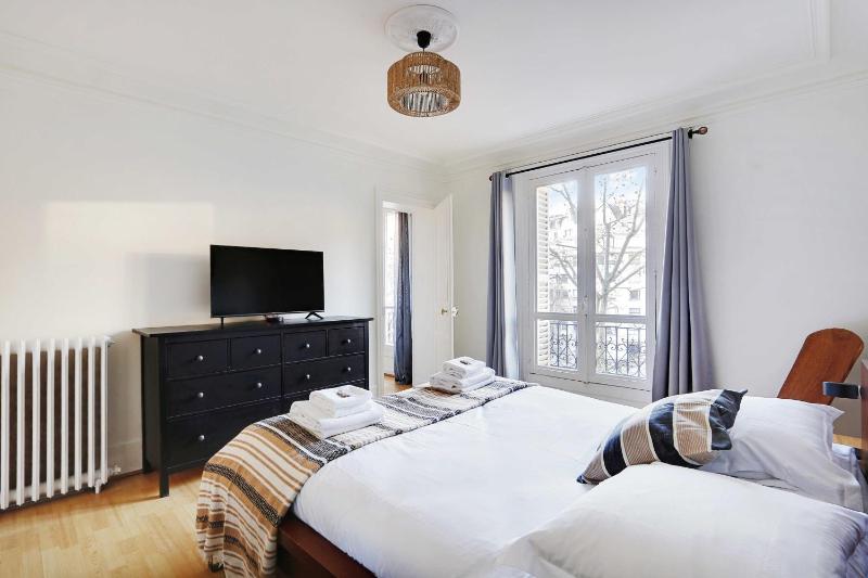 Beautiful apartment - 2BR 4P - Arc de Triomphe - image 12