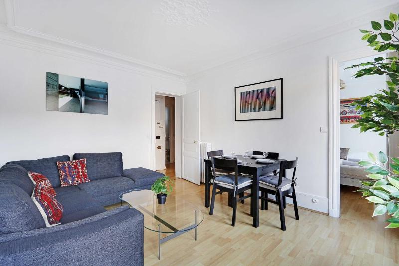 Beautiful apartment - 2BR 4P - Arc de Triomphe - image 2
