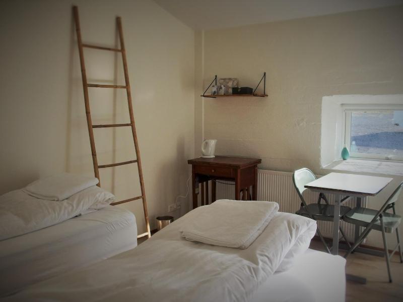 Double or Twin Room image 3