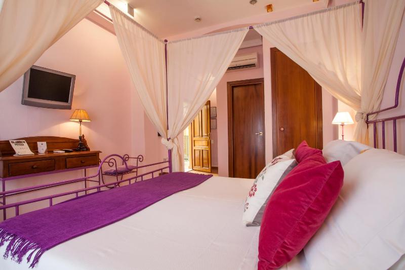 Superior Double Room image 3