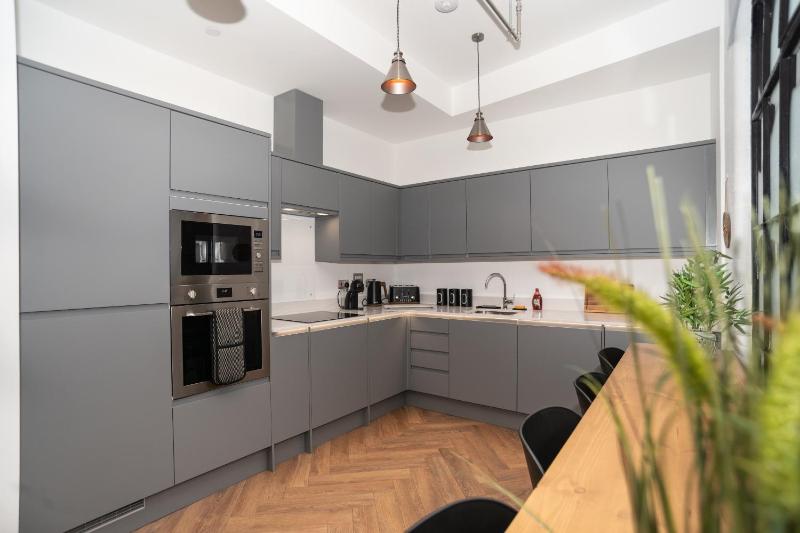 Jewellery Quarter Grand | Luxury Urban Living | Sleeps 10 - image 2