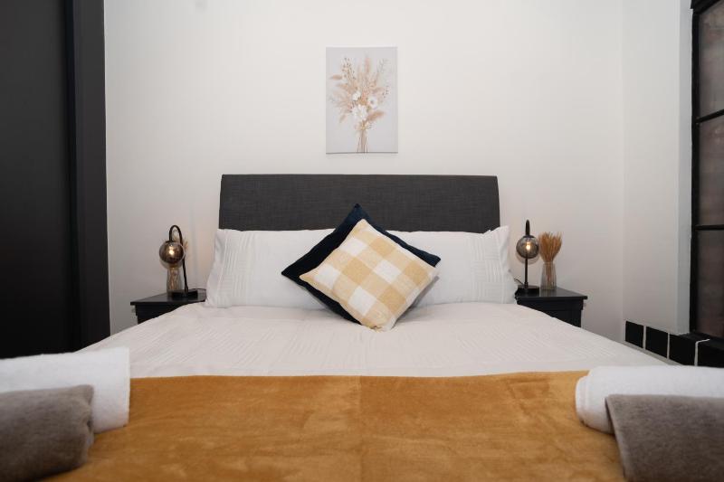 Jewellery Quarter Grand | Luxury Urban Living | Sleeps 10 - image 8