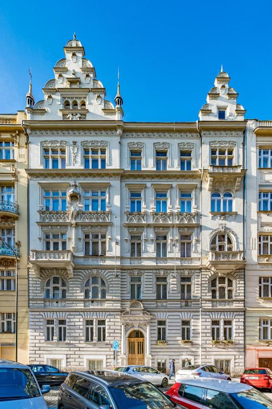 Prague Days - Two Bedroom Apartment next to Dancing House with High-Speed WiFi - image 9
