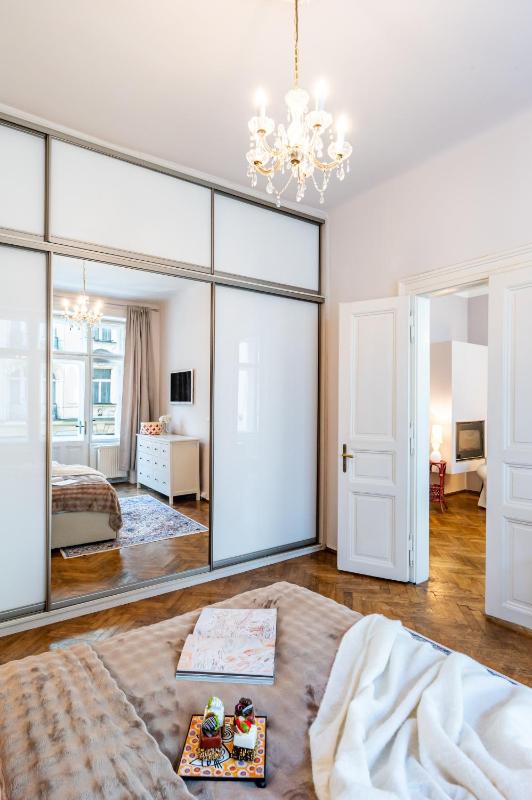 Prague Days - Two Bedroom Apartment next to Dancing House with High-Speed WiFi - image 7