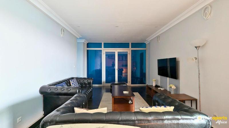 Chic studio with parking and pool - image 1