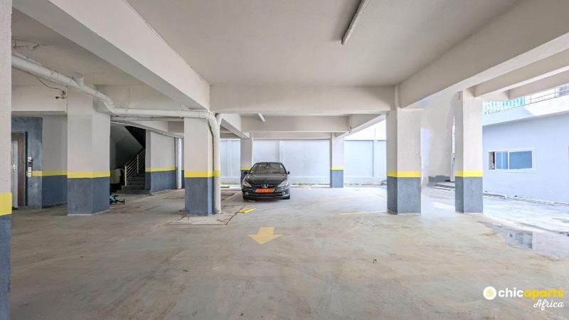 Chic studio with parking and pool - image 7