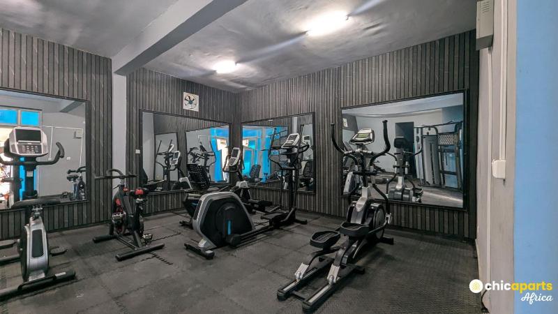 Chic studio with parking and pool - image 4