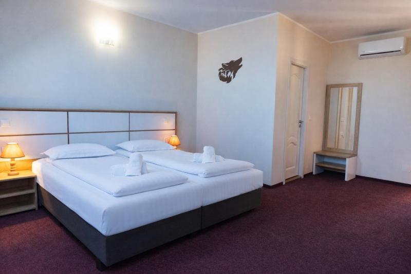 Long Street Hotel - image 9