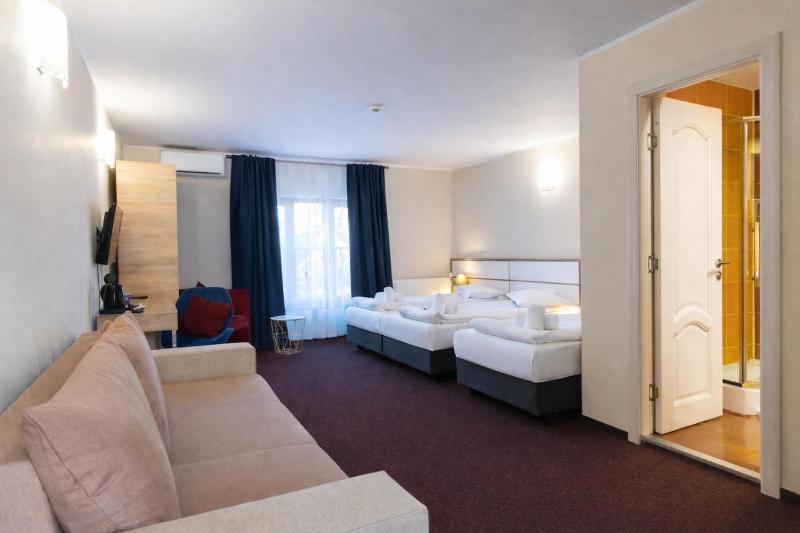 Long Street Hotel - image 6