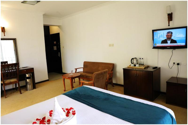 Platinum Hotel - image 7