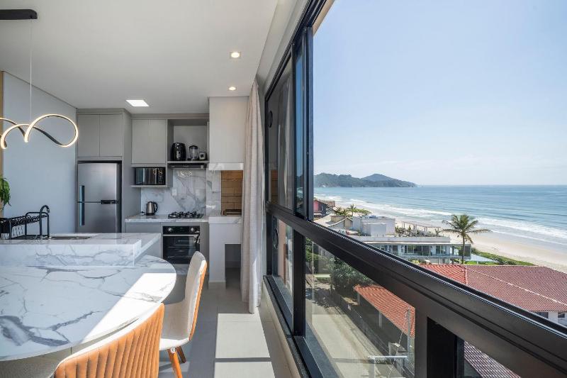 East Wind 402 - 3 Suites - 2 Parking Spaces | Sea View in Mariscal - image 1
