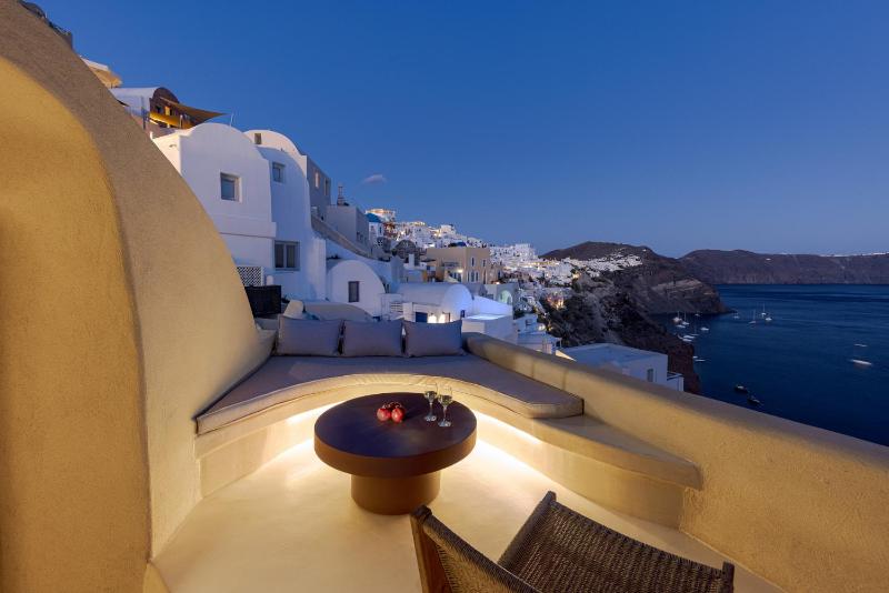 Caldera's Dream Cave House with hot tub & sea view - image 27