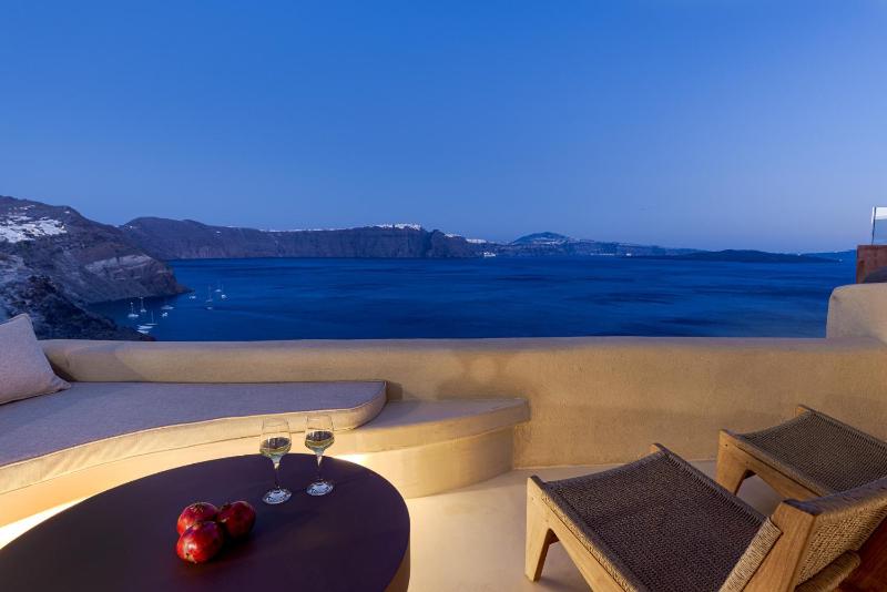Caldera's Dream Cave House with hot tub & sea view - image 19