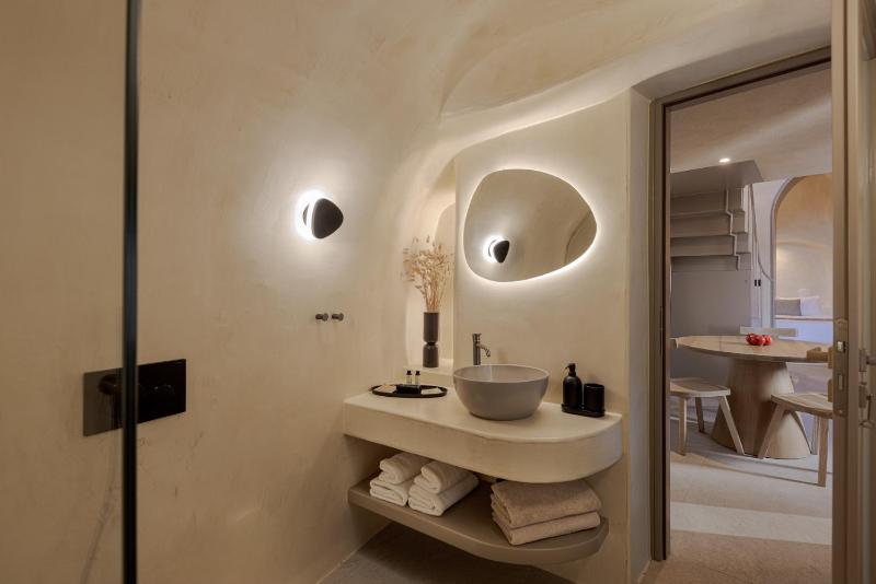 Caldera's Dream Cave House with hot tub & sea view - image 14