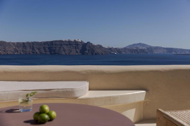 Caldera's Dream Cave House with hot tub & sea view - image 20