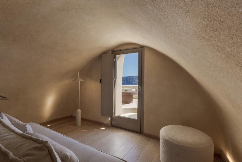 Caldera's Dream Cave House with hot tub & sea view - image 13