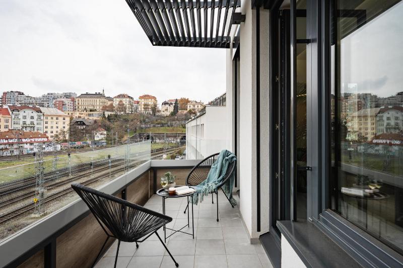 Prague Days - Two Bedroom Apartment with Garage AC Terrace and Balcony in Vinohrady - image 4