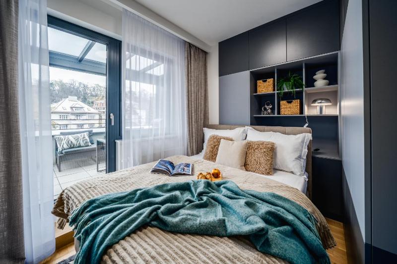 Prague Days - Two Bedroom Apartment with Garage AC Terrace and Balcony in Vinohrady - image 15